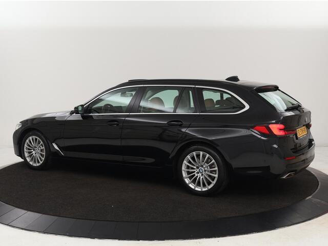 BMW 5-SERIE 530e Executive | Panoramadak | Leder | Stoelverwarming | Adaptief LED | Carplay | Sfeerverlichting | Keyless | Camera | Achterbankverwarming | Navigatie