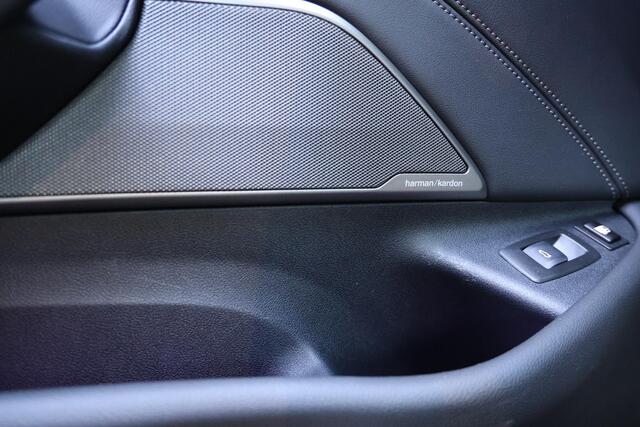 BMW 5-SERIE Touring 530e xDrive Business Edition Plus M-Sportpakket, Head up display, Panoramadak, Keyless, Driving, Assistent Plus, Harman Kardon, Parkeerhulpsysteem Plus, BMW Live Cockpit, Innovatiepakket, DAB, Stoelverwarming voor en achter, BMW Laserlicht, Stuurw