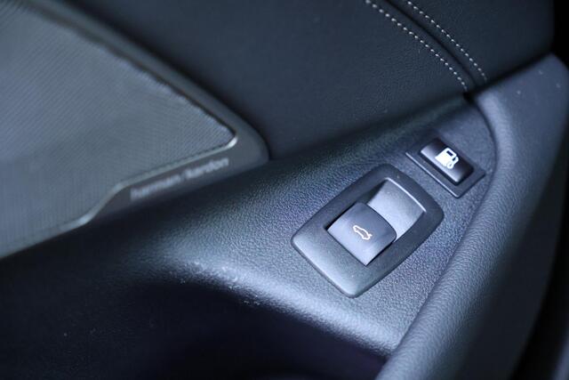 BMW 5-SERIE Touring 530e xDrive Business Edition Plus M-Sportpakket, Head up display, Panoramadak, Keyless, Driving, Assistent Plus, Harman Kardon, Parkeerhulpsysteem Plus, BMW Live Cockpit, Innovatiepakket, DAB, Stoelverwarming voor en achter, BMW Laserlicht, Stuurw