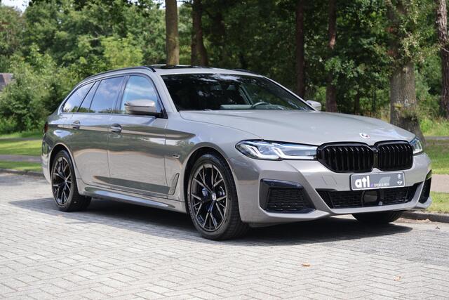 BMW 5-SERIE Touring 530e High Executive M-Sportpakket, Head up display, Panoramadak, Keyless, Driving Assistent Plus, Harman Kardon, Stuurwielverwarming, Parkeerhulpsysteem Plus, BMW Live Cockpit, Innovatiepakket, etc.