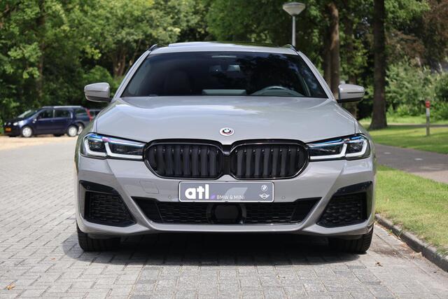 BMW 5-SERIE Touring 530e High Executive M-Sportpakket, Head up display, Panoramadak, Keyless, Driving Assistent Plus, Harman Kardon, Stuurwielverwarming, Parkeerhulpsysteem Plus, BMW Live Cockpit, Innovatiepakket, etc.