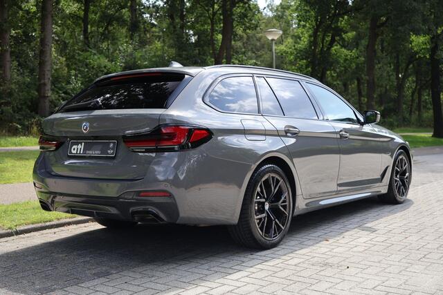BMW 5-SERIE Touring 530e High Executive M-Sportpakket, Head up display, Panoramadak, Keyless, Driving Assistent Plus, Harman Kardon, Stuurwielverwarming, Parkeerhulpsysteem Plus, BMW Live Cockpit, Innovatiepakket, etc.