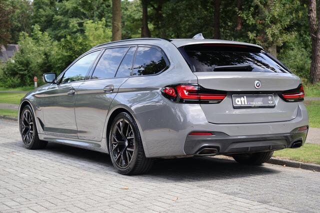 BMW 5-SERIE Touring 530e High Executive M-Sportpakket, Head up display, Panoramadak, Keyless, Driving Assistent Plus, Harman Kardon, Stuurwielverwarming, Parkeerhulpsysteem Plus, BMW Live Cockpit, Innovatiepakket, etc.