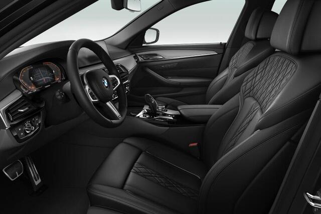 BMW 5-SERIE Touring 520i High Executive M-Sport 19 Inch / Lederen dashboard / Adaptieve Led koplampen / Driving Assistant / Hifi / Stoelverwarming / Afneembare Trekhaak