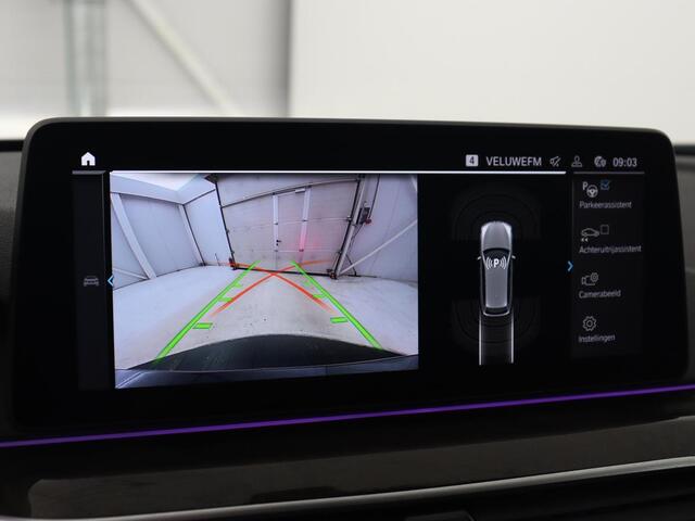 BMW 5-SERIE 530e High Executive | Leder | Adaptive cruise | Stoelverwarming | Carplay | Camera | Trekhaak | Sfeerverlichting | Live Cockpit | Sportstoelen | Navigatie | Full LED | PHEV | Plug In