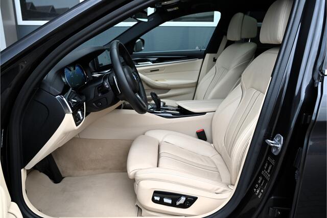 BMW 5-SERIE Touring 540i xDrive 340 PK / M-SPORT / PANO / HUD / LEDER / MEMORY / CAMERA / LED / TREKHAAK