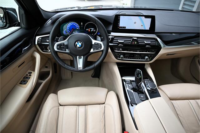 BMW 5-SERIE Touring 540i xDrive 340 PK / M-SPORT / PANO / HUD / LEDER / MEMORY / CAMERA / LED / TREKHAAK