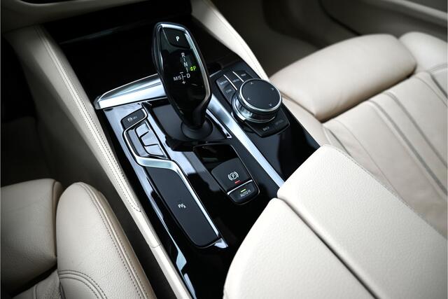 BMW 5-SERIE Touring 540i xDrive 340 PK / M-SPORT / PANO / HUD / LEDER / MEMORY / CAMERA / LED / TREKHAAK