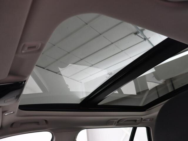 BMW 5-SERIE 530e Luxury Line | Panoramadak | Adaptive cruise | Leder | Massage | Head-Up | LaserLight | Carplay | Sfeerverlichting | Keyless | Navigatie | Achterbankverwarming | PHEV | Plug In