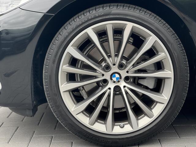 BMW 5-SERIE Touring 520i Luxury Line High Executive | Panorama | Driving Assistant | HUD | Trekhaak