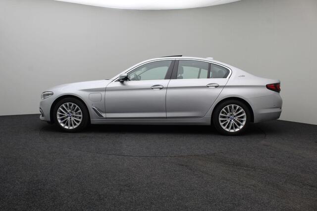 BMW 5-SERIE 530e iPerformance High Executive 2018 | Schuifkantel Dak | Stoel & Stuurverwarming | Stoel Verkoeling | Carplay | Lederen Memory Stoelen | Navigatie | Adaptive Cruise Control | Onderhoudshistorie