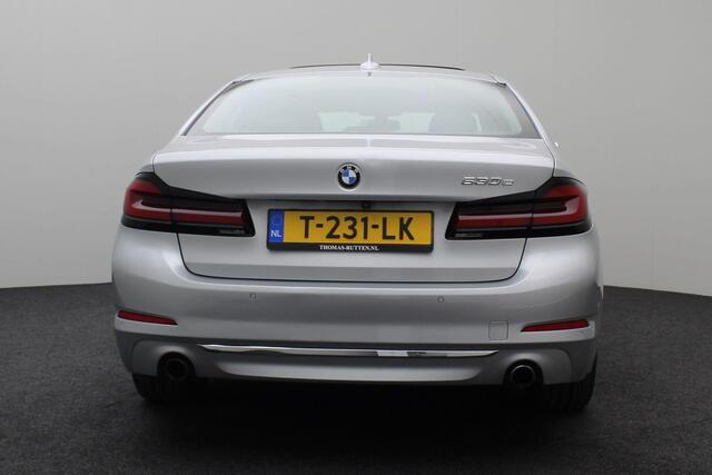 BMW 5-SERIE 530e iPerformance High Executive 2018 | Schuifkantel Dak | Stoel & Stuurverwarming | Stoel Verkoeling | Carplay | Lederen Memory Stoelen | Navigatie | Adaptive Cruise Control | Onderhoudshistorie