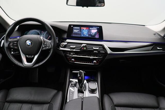 BMW 5-SERIE 530e iPerformance High Executive 2018 | Schuifkantel Dak | Stoel & Stuurverwarming | Stoel Verkoeling | Carplay | Lederen Memory Stoelen | Navigatie | Adaptive Cruise Control | Onderhoudshistorie