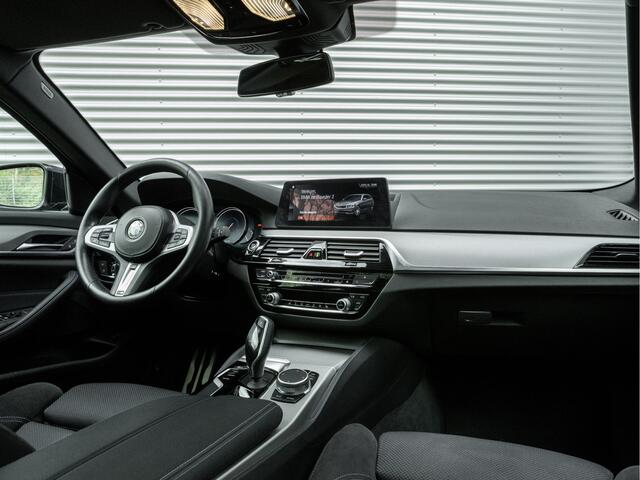 BMW 5-SERIE Touring 540i xDrive M-Sport - Pano - Active Steering - Driving Ass Plus - Head-Up