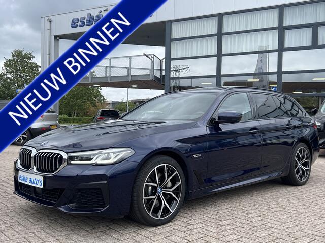 BMW 5-SERIE Touring 530e M-Sport Business Edition Plus Panoramadak Driving Ass Prof Keyless Rondzicht Camera Elek Stoelen Stoel + Stuurverwarming ACC DAB Head-Up Shadow Line BTW Tansanite Blauw Plug In Hybride 1e Eigenaar BTW Auto