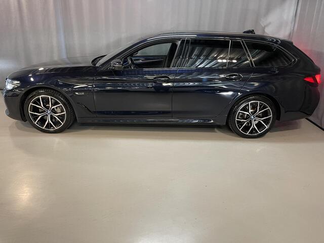 BMW 5-SERIE Touring 530e High Executive M Sport 19"/Stoel + stuurverwarming/Adaptieve cruise/LED/Camera/Apple Carplay & Android Auto/HiFi