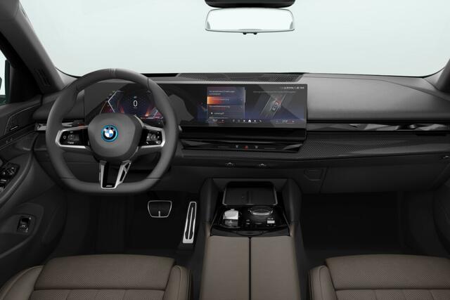 BMW 5-SERIE Touring 530e M Sport Edition | M Sport Pro | Innovation Pack | Travel Pack | Comfort Pack | Trekhaak