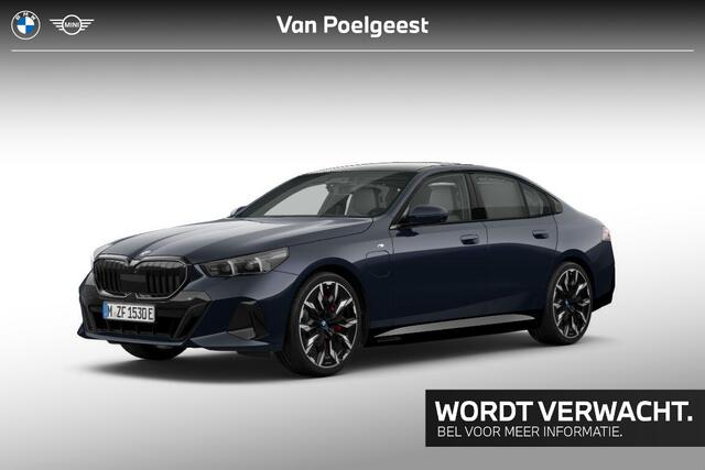 BMW 5-SERIE 550e xDrive M-Sport Pro / Bowers & Wilkins / Driving Assistant Professional / Stoelventilatie / Comfortstoelen / Head-up / Adaptief onderstel Professional / Stuurwielrand verwarming / Stoelverwarming voor & achter / Craftedclarity / Parking Assistant Prof