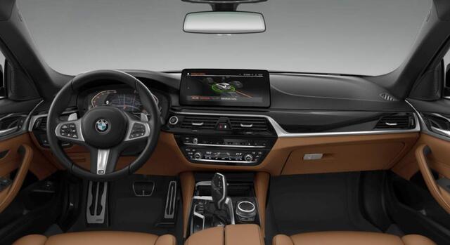 BMW 5-SERIE Touring 540i xDrive M-Sport | Panoramadak | CoPilot | Head Up