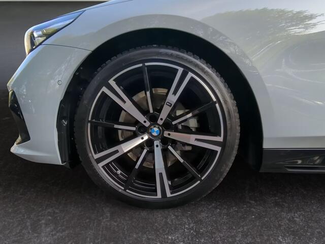 BMW 5-SERIE Touring 520dA M-SPORT ** LED, NAVi+, HuD, PANORAMA, 20-inch LMV, DRIV. ASS+ ** 1e EIG - Ex BMW AG - UNFALLFREI ** ** INFORMEER OOK NAAR ONZE AANTREKKELIJKE FINANCIAL-LEASE TARIEVEN **