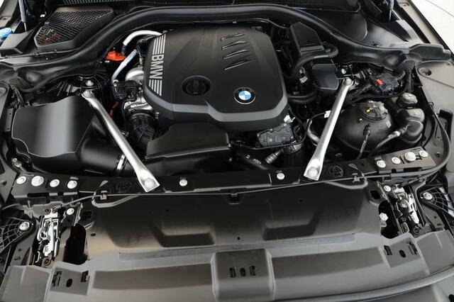 BMW 5-SERIE Touring 520dA M-SPORT ** LED, NAVi+, HuD, PANORAMA, 20-inch LMV, DRIV. ASS+ ** 1e EIG - Ex BMW AG - UNFALLFREI ** ** INFORMEER OOK NAAR ONZE AANTREKKELIJKE FINANCIAL-LEASE TARIEVEN **