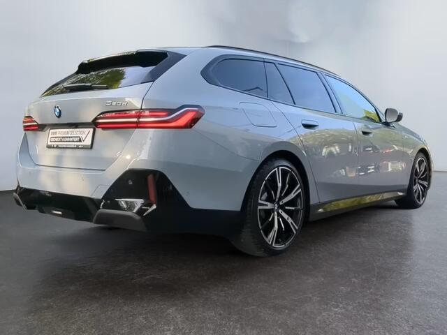 BMW 5-SERIE Touring 520dA M-SPORT ** LED, NAVi+, HuD, PANORAMA, 20-inch LMV, DRIV. ASS+ ** 1e EIG - Ex BMW AG - UNFALLFREI ** ** INFORMEER OOK NAAR ONZE AANTREKKELIJKE FINANCIAL-LEASE TARIEVEN **