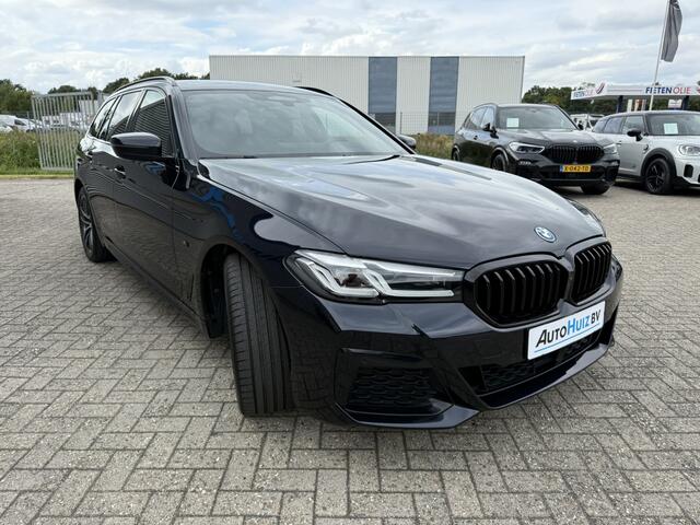 BMW 5-SERIE Touring 530e M Sport Touring Trekhaak Head-Up Display LED ACC Harman-Kardon Lederen interieur Carplay
