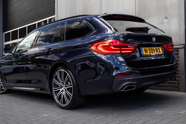 BMW 5-SERIE Touring 530d 266 pk xDrive High Executive M-Sportpakket / BTW-Auto/ Dealer.Ond/ Pano-Dak/ Leder/ Sport-Stoelen/ Head-Up/ Keyless/ 19'' LMV