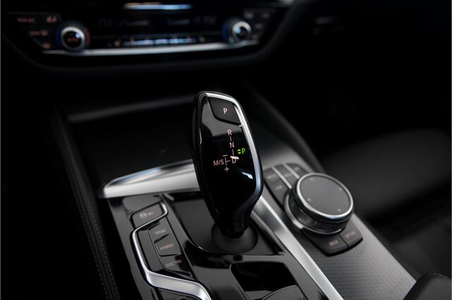BMW 5-SERIE 530e High Executive M-sport Schuifdak Electrische trekhaak Laserkoplampen
