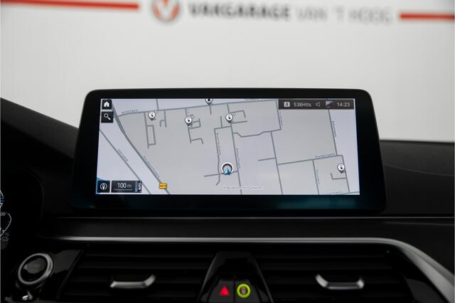 BMW 5-SERIE 530e High Executive M-sport Schuifdak Electrische trekhaak Laserkoplampen