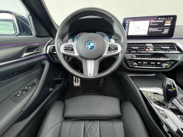 BMW 5-SERIE 530e PHEV | M Sport | Panoramadak | Sportstoelen | Nieuwstaat!