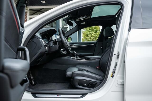 BMW 5-SERIE 530 530e xDrive High Executive | M-Sport | Shadow | Panorama | Laser | Leder | Camera | Trekhaak | 19' inch | Hifi |