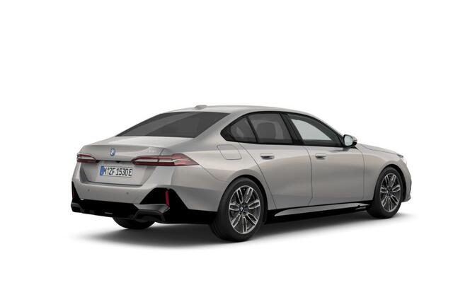 BMW 5-SERIE Sedan 530e M Sport Edition | Travel Pack