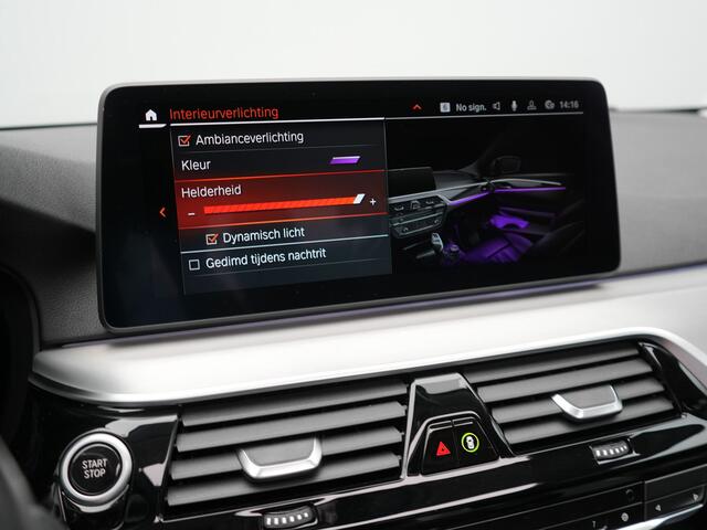 BMW 5-SERIE Touring 530e Executive Plug In Hybrid 293pk Dealer O.H PHEV | Panodak | Harman Kardon | Camera | Lederen Bekleding | Navi Pro | Apple Carplay | M Sportstuur | 18"L.M | Sfeerverlichting |