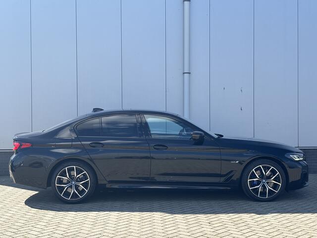 BMW 5-SERIE 530e xDrive M-Sport Pro | M-stoelen | Harman/Kardon | Schuifdak | Adaptive |