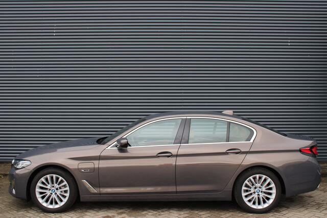 BMW 5-SERIE 545e xDrive Lurxury Adaptive-Cruise Laser Comfortzetels-Leder Head-Up Harman-Kardon Elektr.-Trekaak