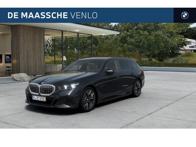 BMW 5-SERIE Touring 530e High Executive M Sport Automaat / Panoramadak / Adaptieve LED / Parking Assistant Plus / M Sportonderstel / Live Cockpit Professional / Stoelverwarming