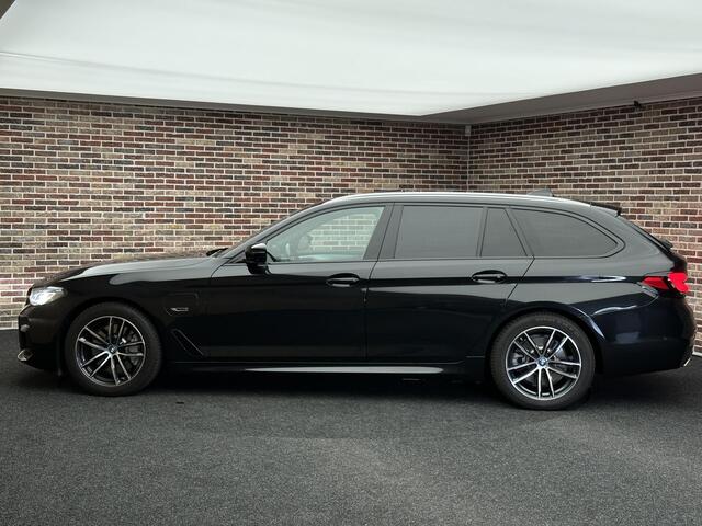 BMW 5-SERIE Touring 520e High Executive M-sport| Dak| Head-up| LaserLight| Garantie tot 7-26|