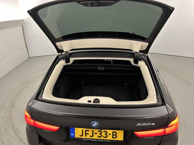 BMW 5-SERIE Touring 530e M-sport High Exe/Pano-dak/Adapt.Cruise/EL.Trekhaak