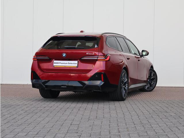 BMW 5-SERIE Touring 530e M Sportpakket Pro/ Stuurwiel verwarmd/ Comfort Access/ Elektrische Trekhaak/ panoramadak/ Stoelventilatie voorstellen/ Bowers & Wilkins
