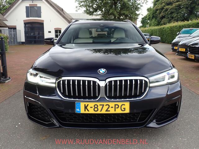 BMW 5-SERIE Touring 520i LCI M-PAKKET SHADOWLINE PANODAK/COMFORTLEER/TREKHAAK