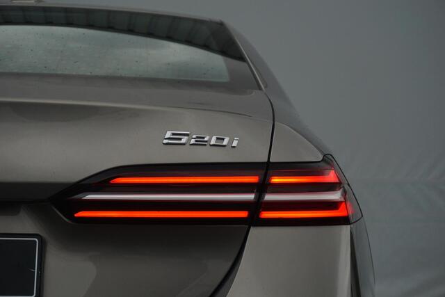 BMW 5-SERIE Sedan 520i | M Sportpakket | Equipment Pack Professional | Travel Pack | Comfort Pack - Hi Five