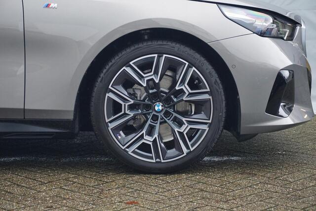 BMW 5-SERIE Sedan 520i | M Sportpakket | Equipment Pack Professional | Travel Pack | Comfort Pack - Hi Five
