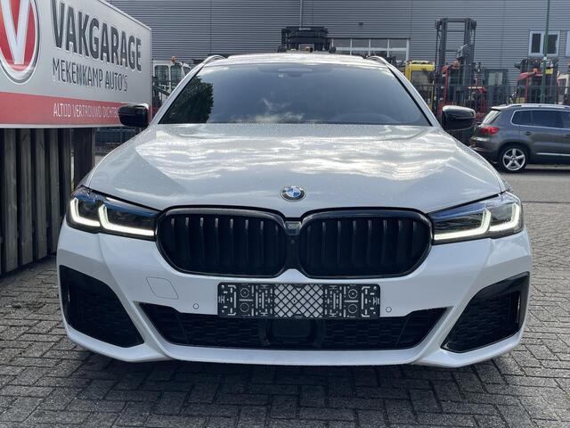 BMW 5-SERIE Touring 530e High Executive M Sport 20"/Soft Close/Active Steering/Panoramadak/Laser LED/Leder/Head-up/Keyless/Stoelverwarming + koeling/Adaptieve cruise/Dodehoek/Camera/Apple Carplay & Android Auto