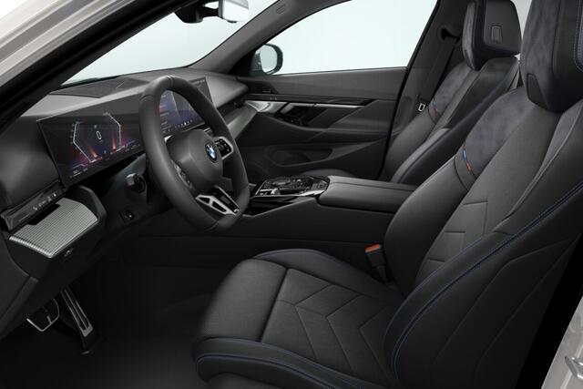 BMW 5-SERIE Touring 520i | M Sport Edition | Travel Pack | Comfort Pack | Trekhaak