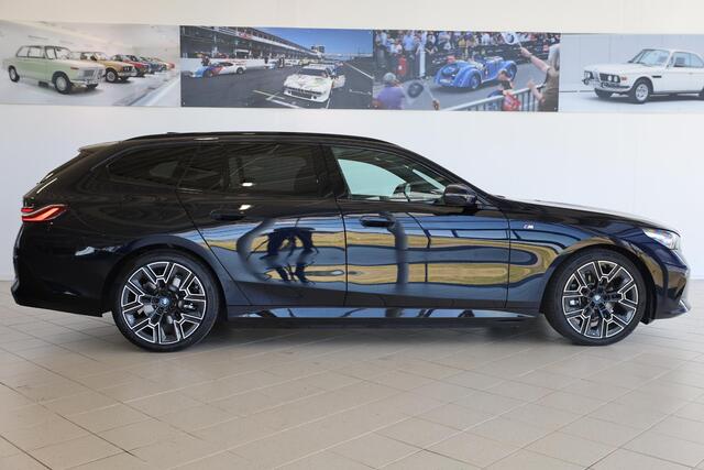 BMW 5-SERIE Touring 530e M Sportpakket | Driving Assistant Plus | Travel Pack | Elektr. Trekhaak