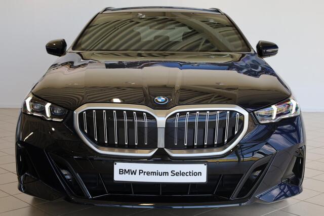 BMW 5-SERIE Touring 530e M Sportpakket | Driving Assistant Plus | Travel Pack | Elektr. Trekhaak