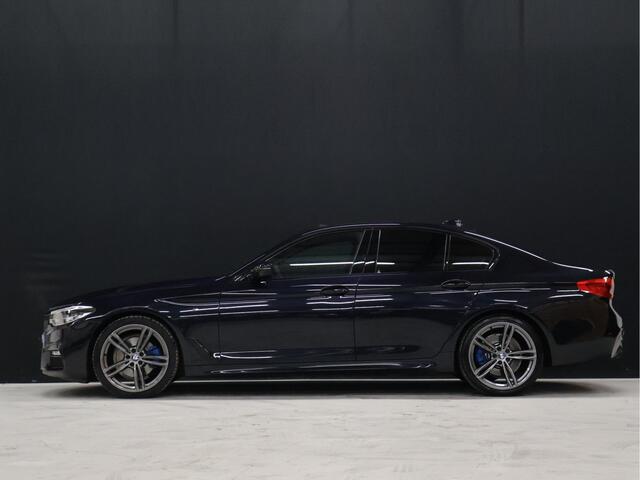 BMW 5-SERIE 520i High Executive [SCHUIFKANTELDAK, MEMORY SEATS, HUD, PDC V+A, CRUISE CONTROL, APPLE CARPLAY, STOELVERWARMING, AUTOMATISCHE AIRCO, NAVIGATIE, NIEUWSTAAT]