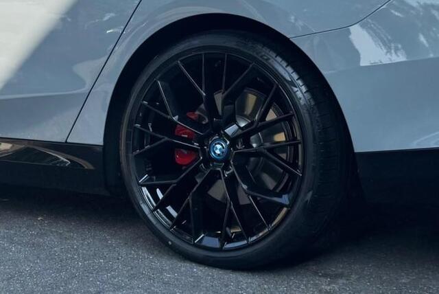 BMW 5-SERIE Touring 520i M-Sport Pano Trekh ACC 360 H/K HUD 21inch Stoelventilatie