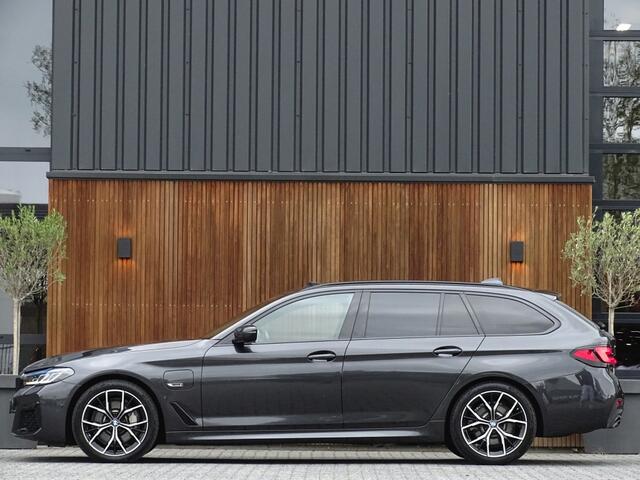 BMW 5-SERIE 530e 292PK X-drive / M-Sport / Laser / 2022 / Pano / Head-Up